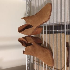 Never worn Steve Madden brown booties